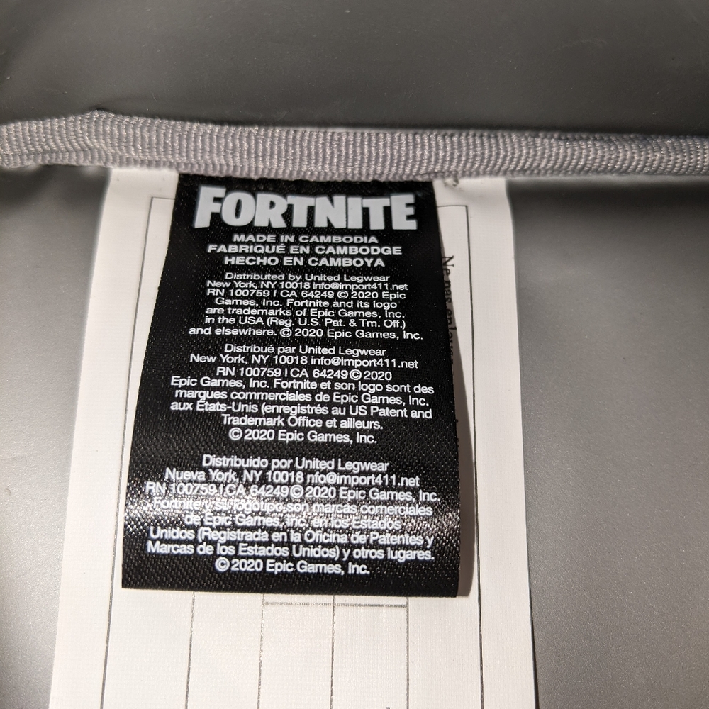 Nwts Fortnite black skull lunch box - Picture 9 of 16